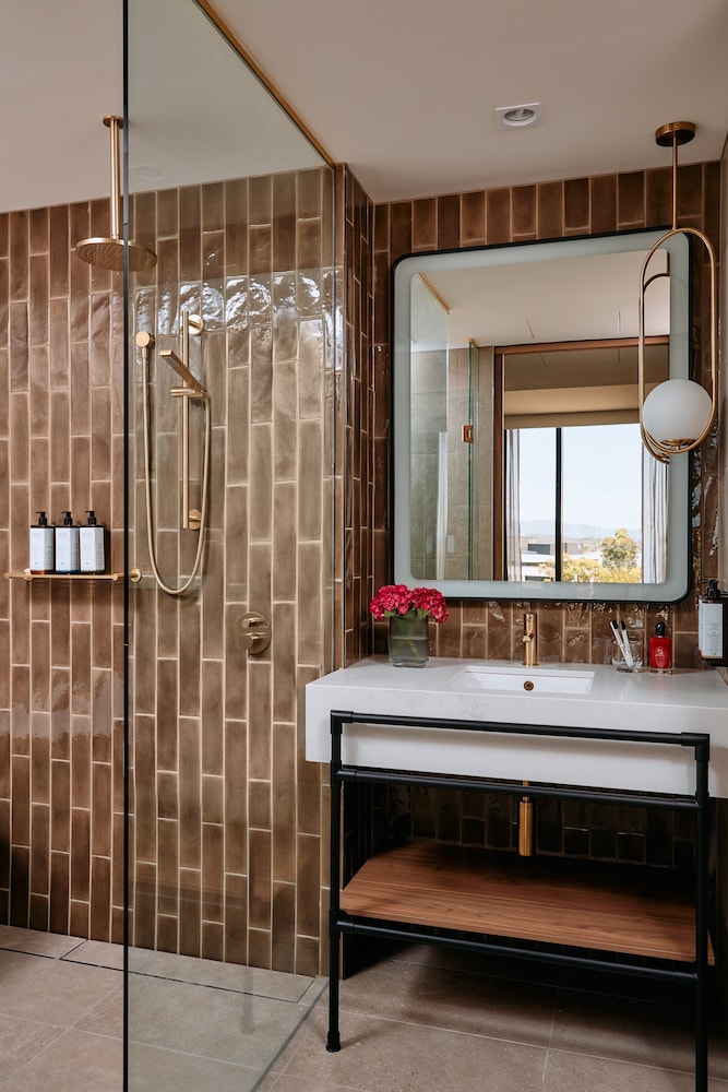Mercure Melbourne Doncaster 24/70