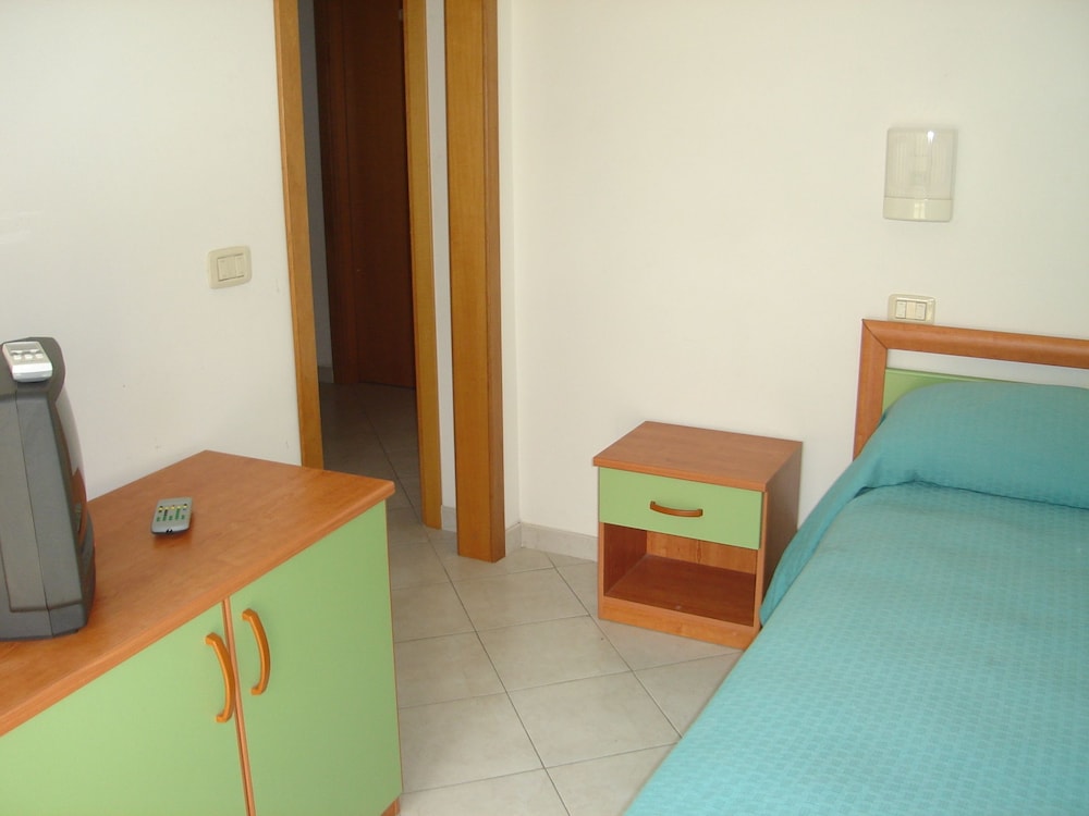 Eden Hotel 23/39