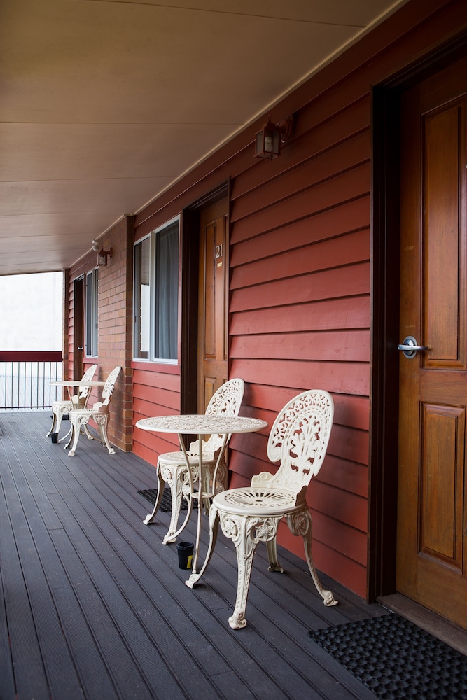 DOWNS MOTEL 24/35