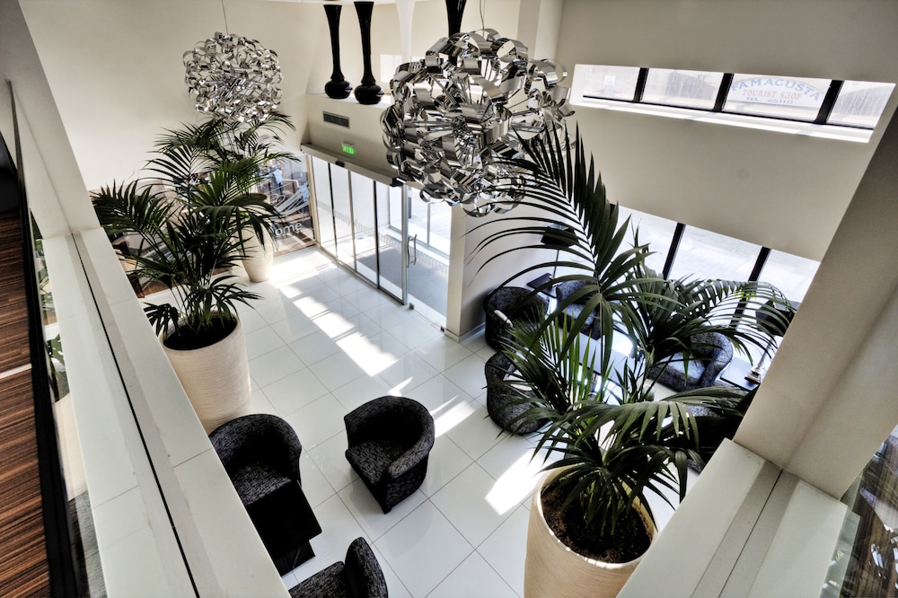 Livadhiotis City Hotel in LARNACA