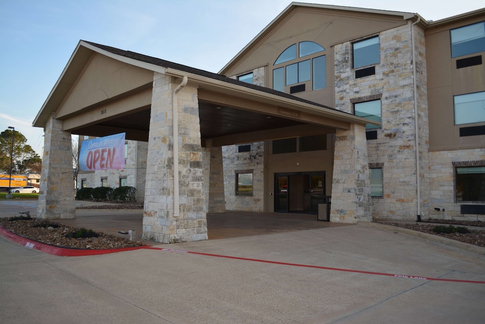 Wingate by Wyndham College Station TX 48/58