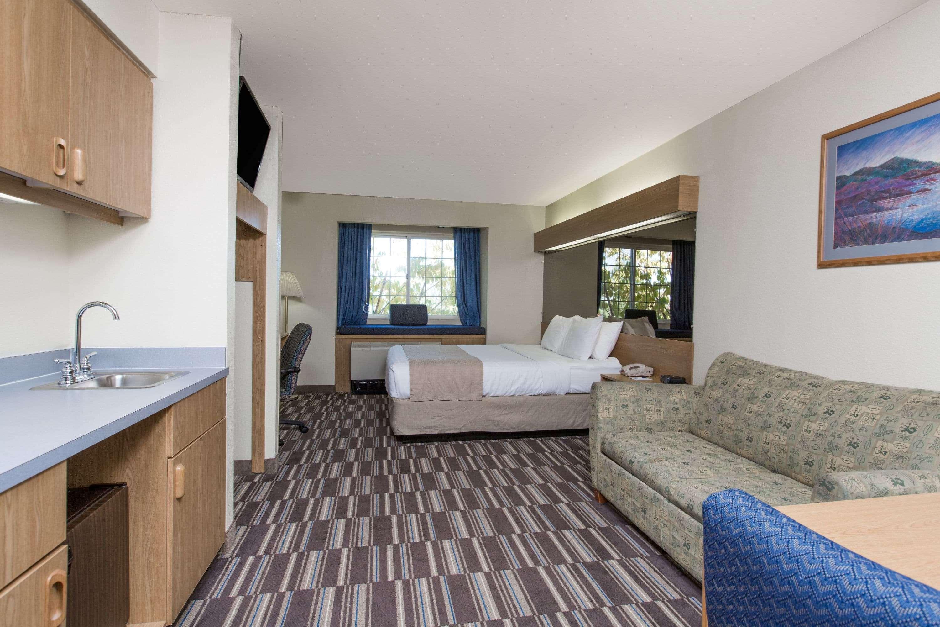 Baymont Inn & Suites by Wyndham Anchorage Airport 16/17