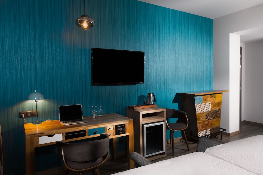 360 Degrees Pop Art Hotel 64/74