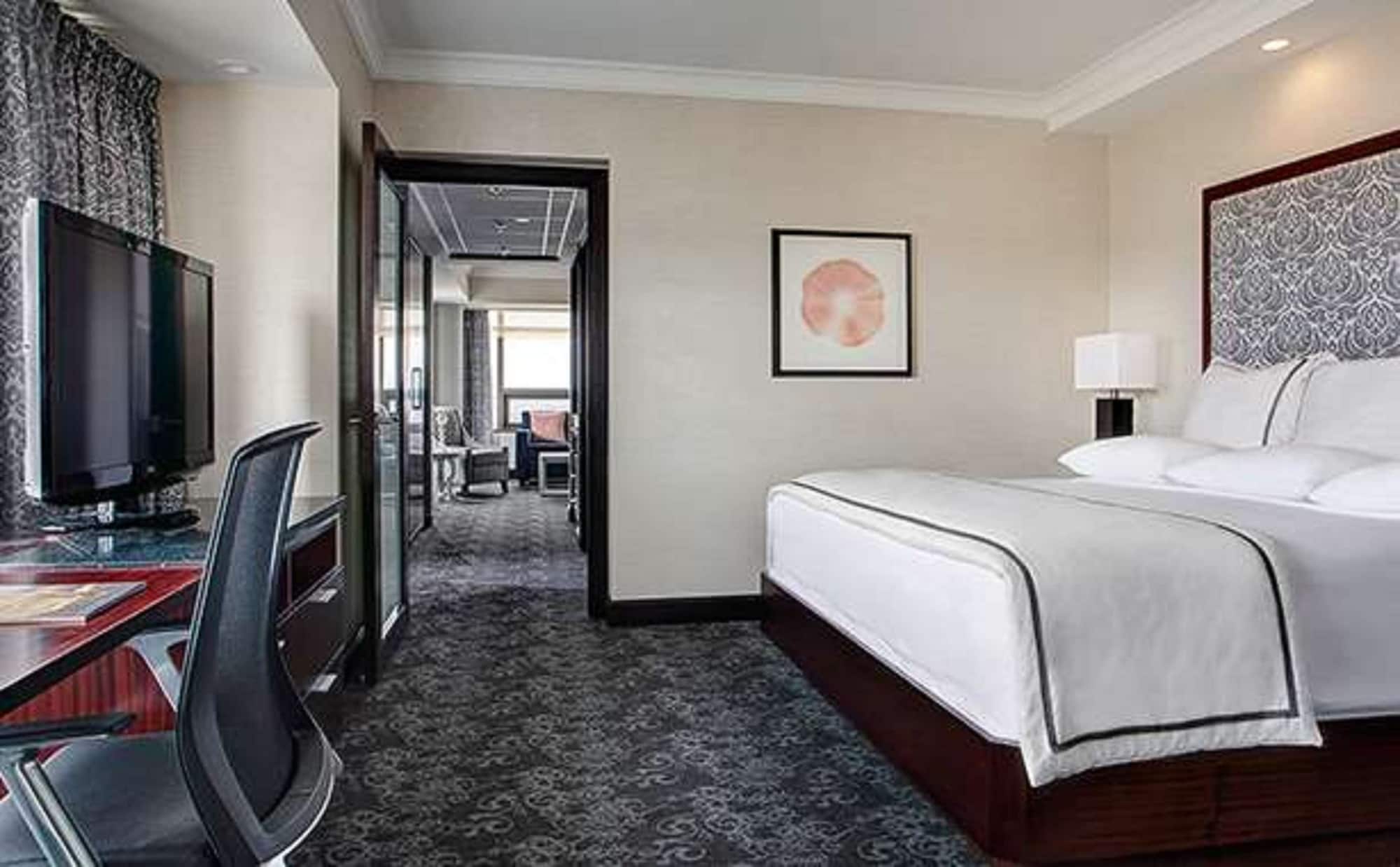Tower, Luxury, Suite, King Bed, Sofa