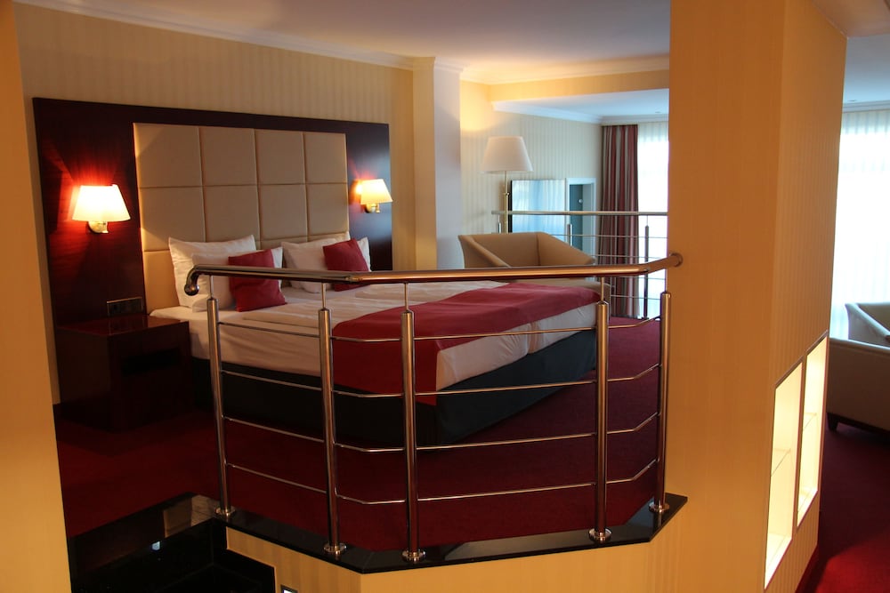 DELUXE, SUITE