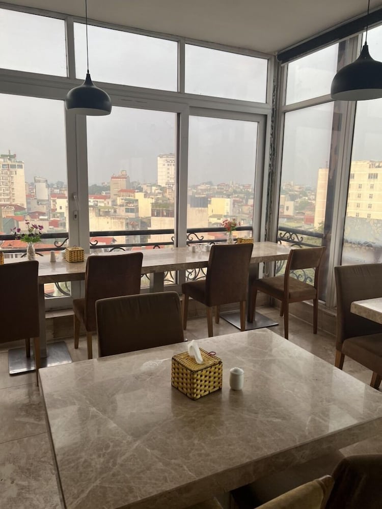 Skylark Boutique Hotel 50/50