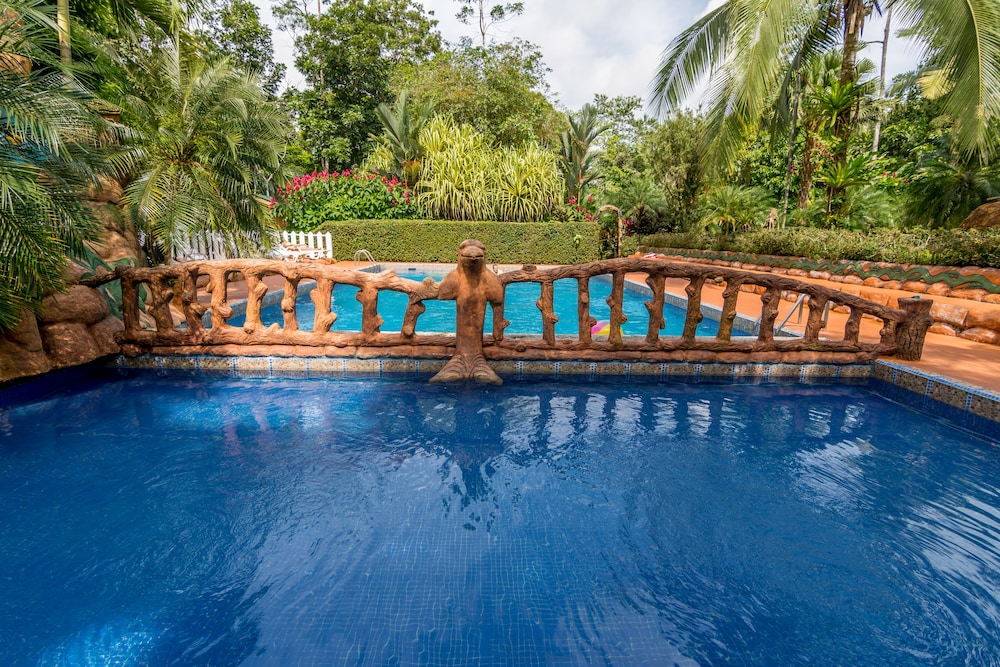 Ara Ambigua Lodge 2/50