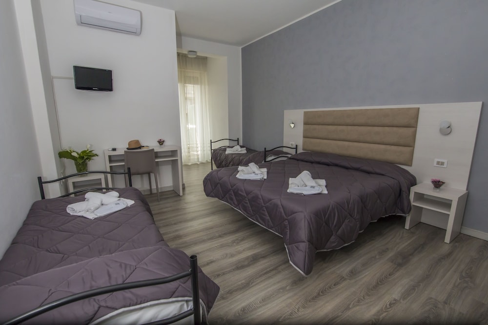 Hotel New Zanarini 6/26