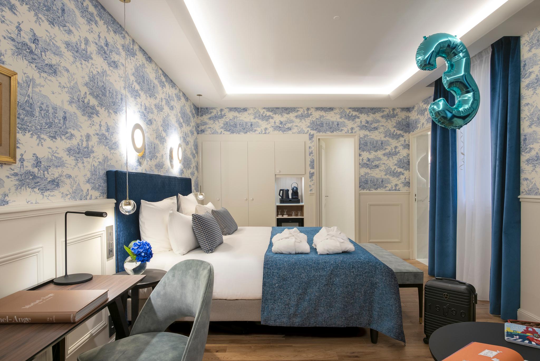 Deluxe, Triple, King Bed, Sofa