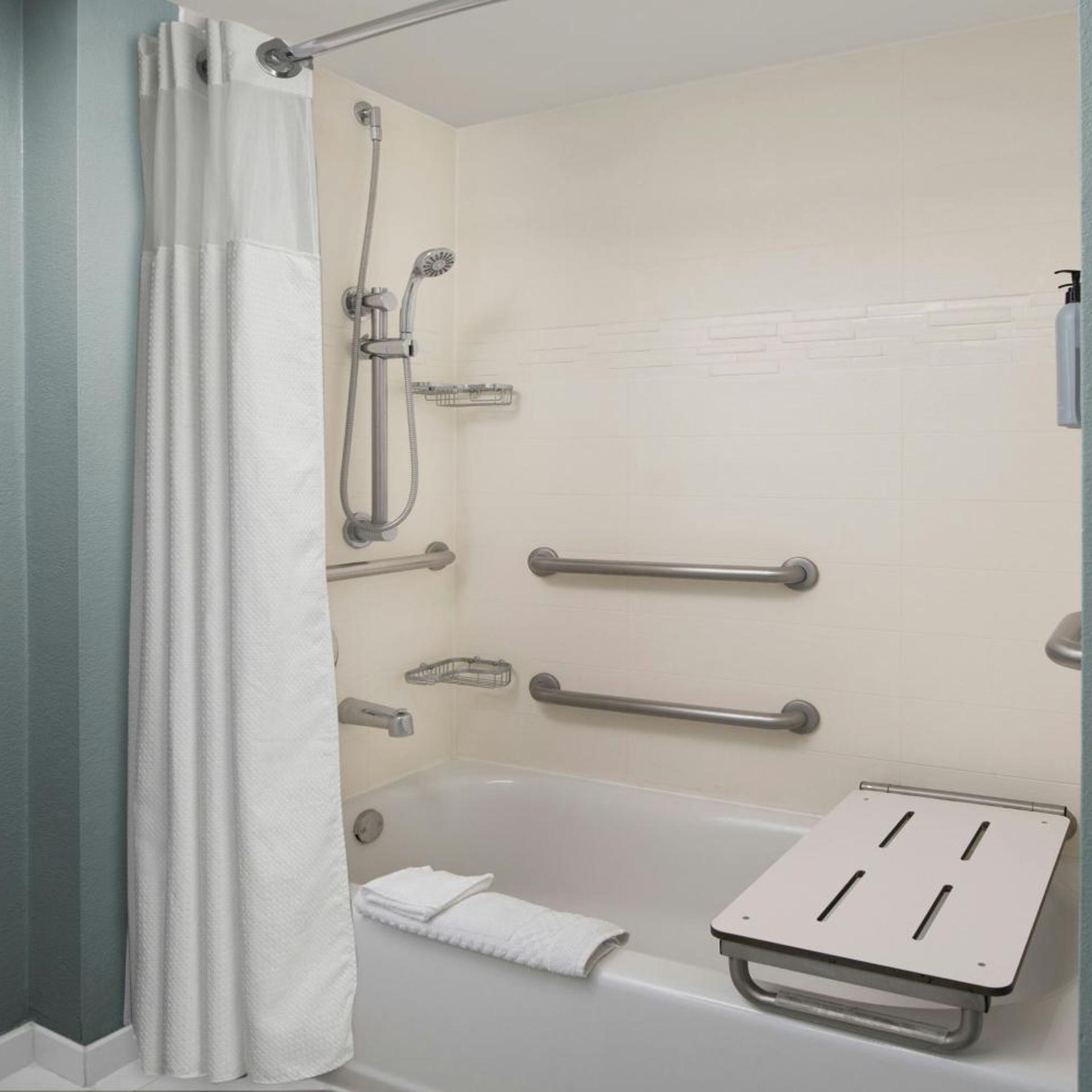 استوديو بسرير كوين مع أريكة بحوض استحمام لذوي الإعاقة، Residence Inn San Antonio Airport 4/5