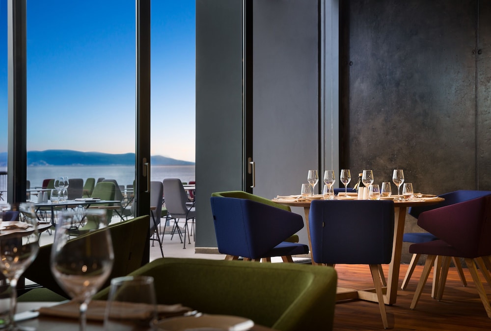 Boutique & Design Hotel Navis 61/77