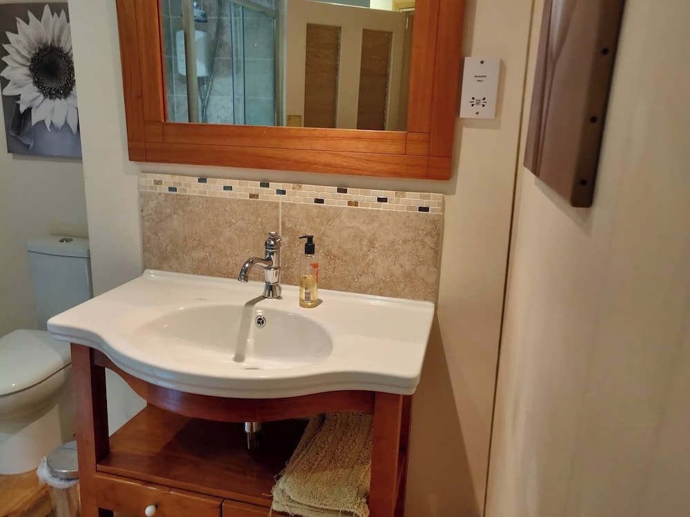 Whitehouse Guest House 44/50