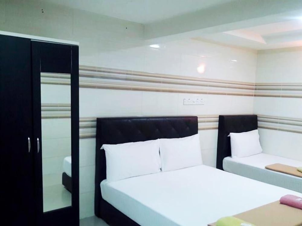 ROOM, QUADRUPLE