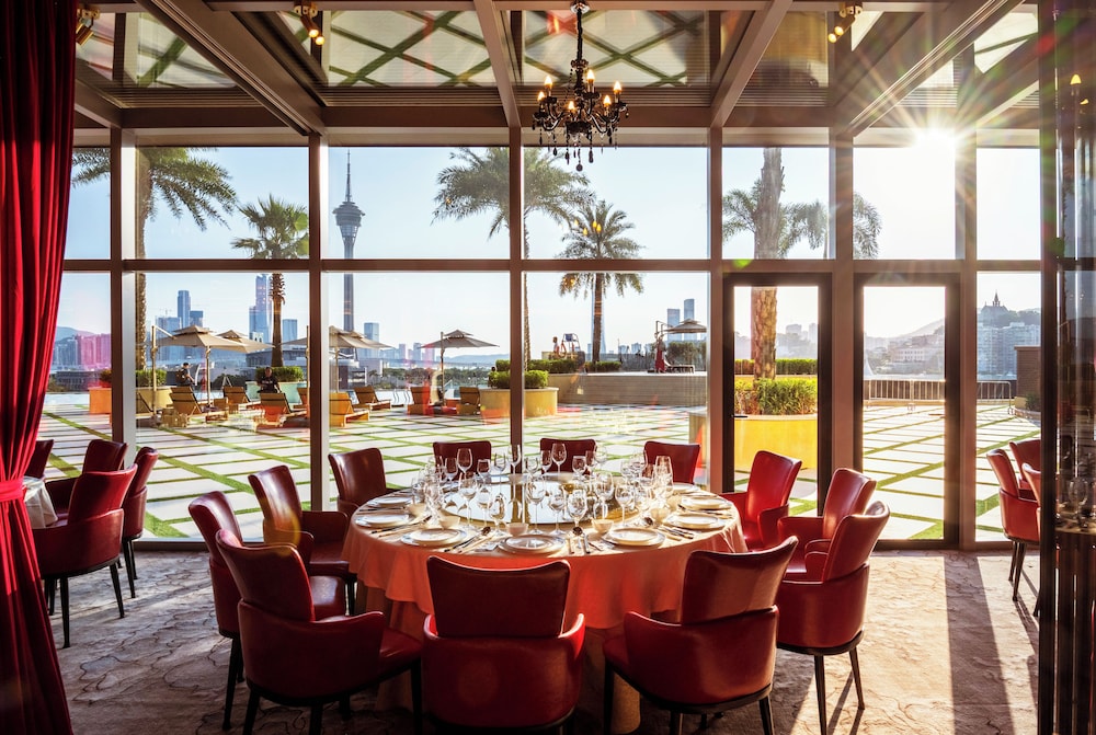 YOHO Treasure Island Hotel 51/60