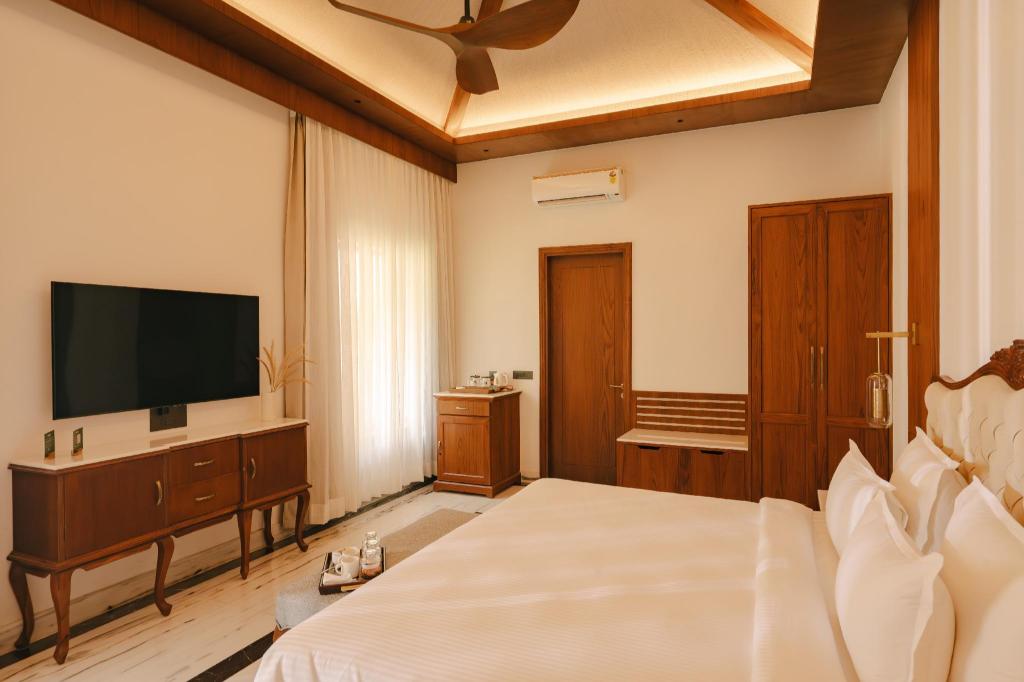 Chairman, Suite, 3 King Beds