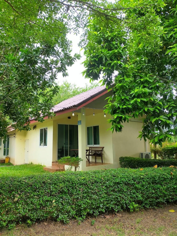 Les Collines Resort 32/41