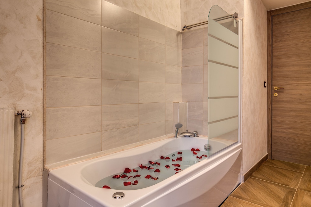 Amici Guesthouse 32/40