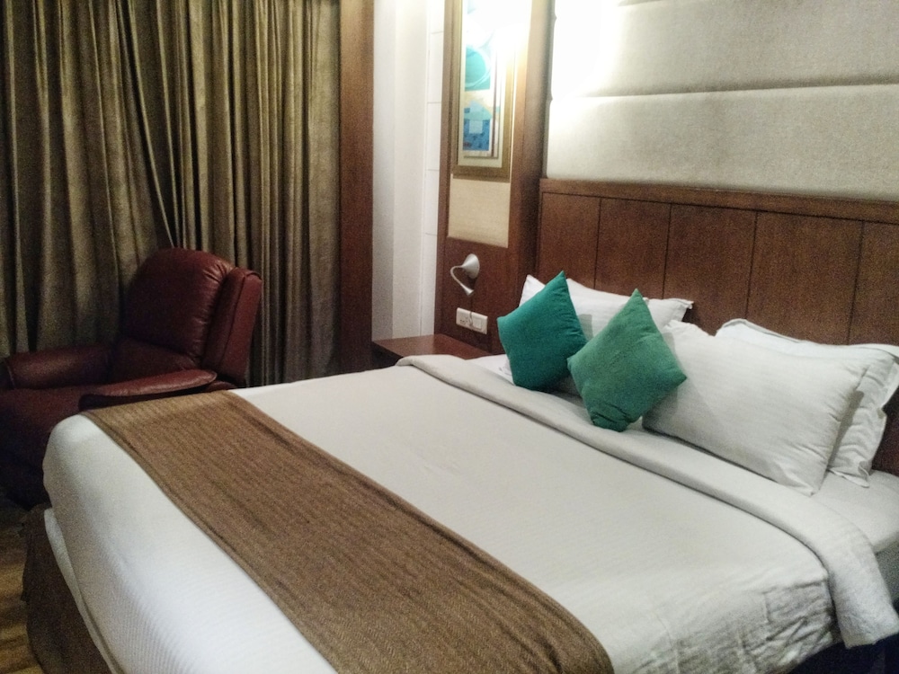 Savoy Suites Greater Noida 21/61