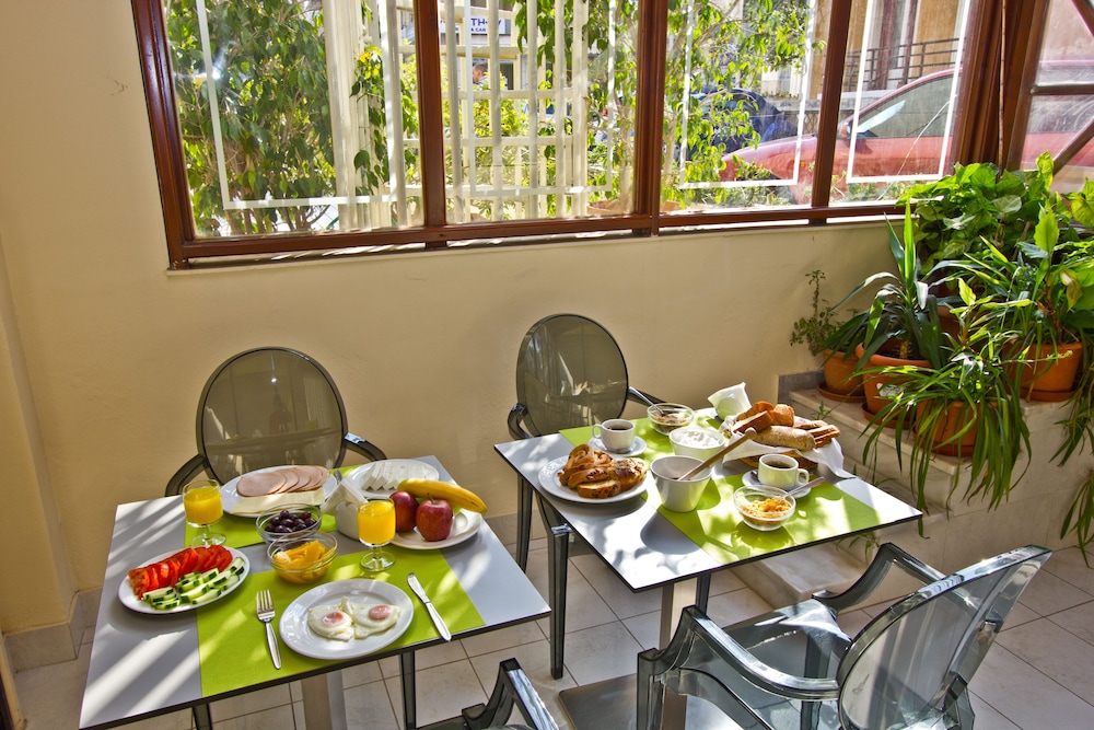 Nafsika Hotel 23/39