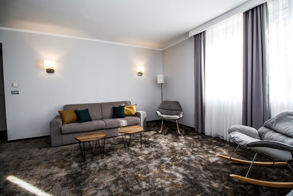 Best Western Plus Premium Inn 32/57