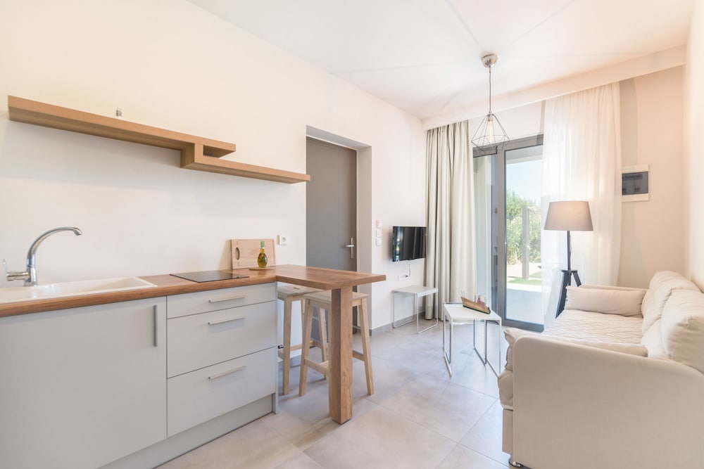 Lemonia Accommodations 33/50