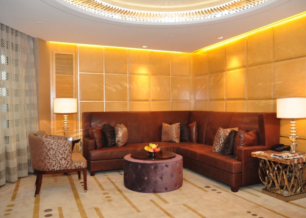 The Kunlun Beijing 44/74