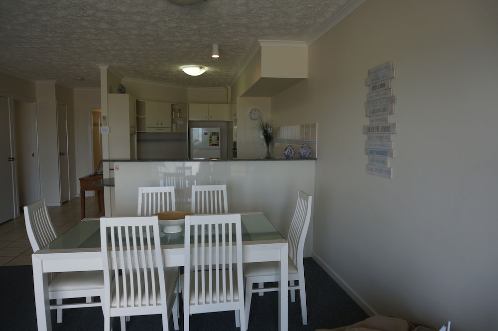 MOORINGS BEACH RESORT 1/77