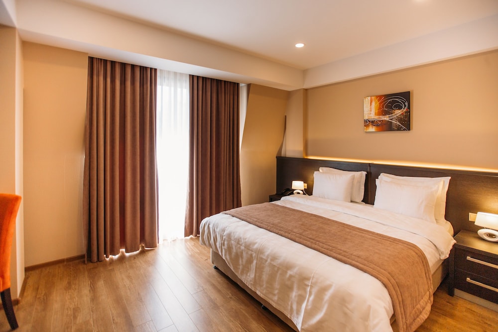 Sephia Hotel 9/44
