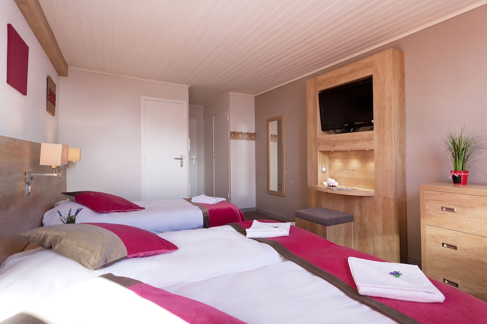 Family, 1 Double and 3 Single Beds