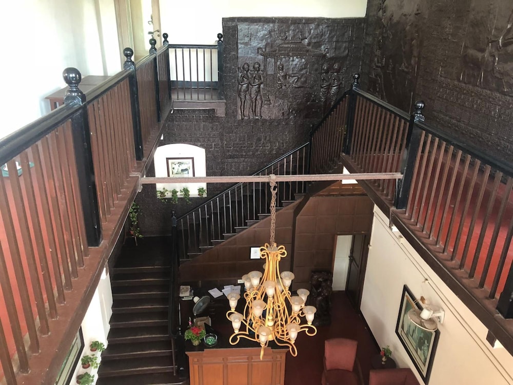 Chanakya Bnr Hotel 4/50