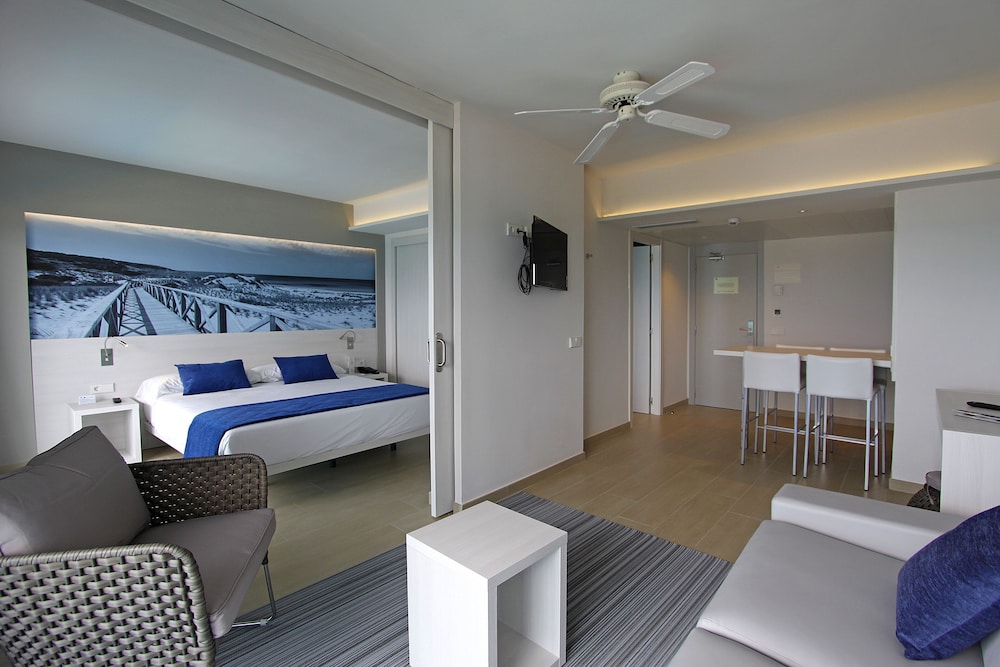 BG Tonga Tower Design Hotel and Suites 17/64