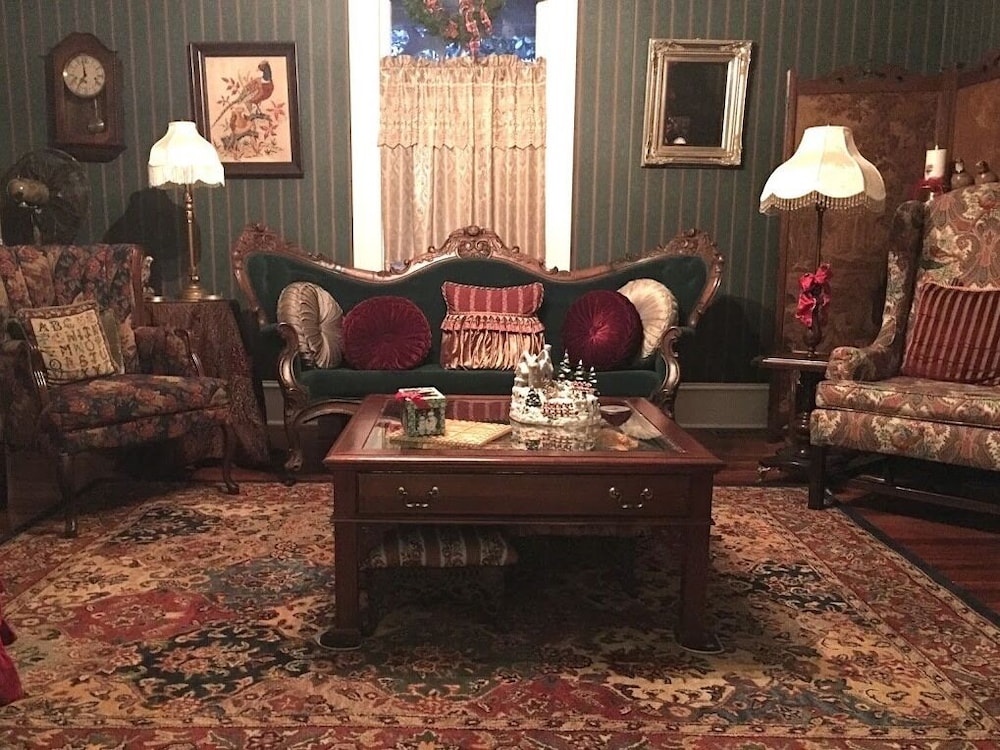 Holly House of Hamilton 14/34