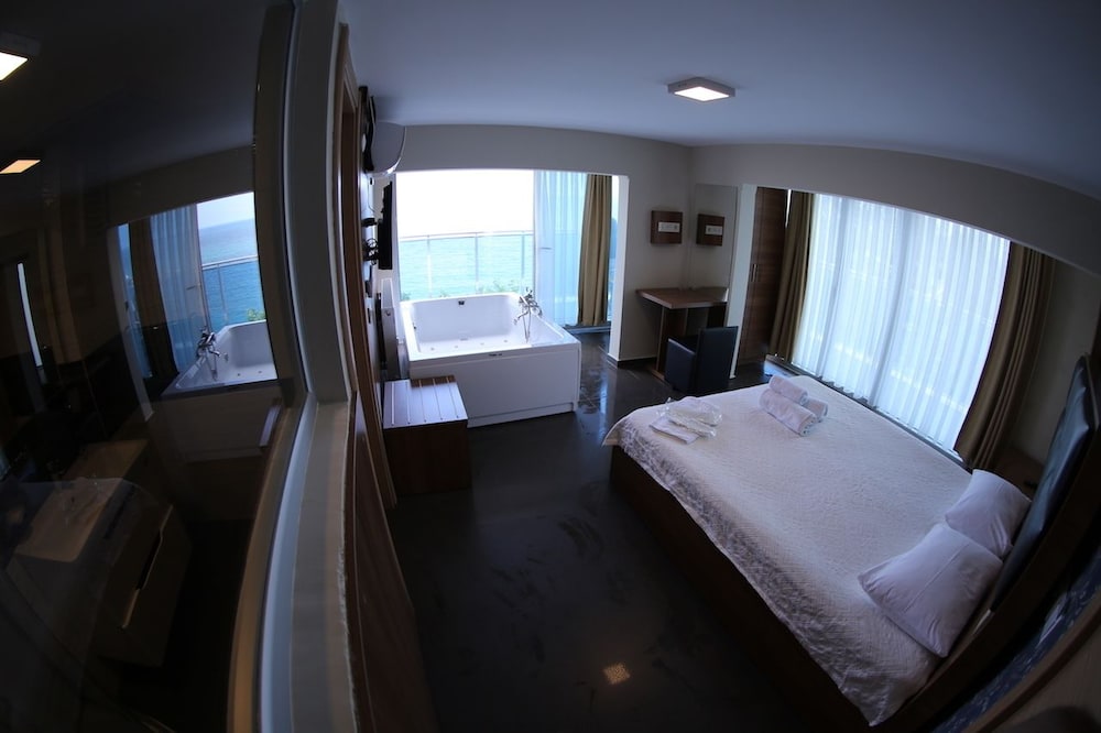 Bayraktar Otel 6/22