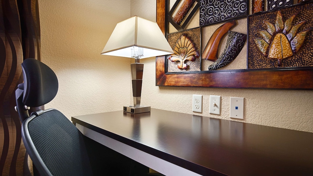 Best Western Plus JFK Inn & Suites 35/49