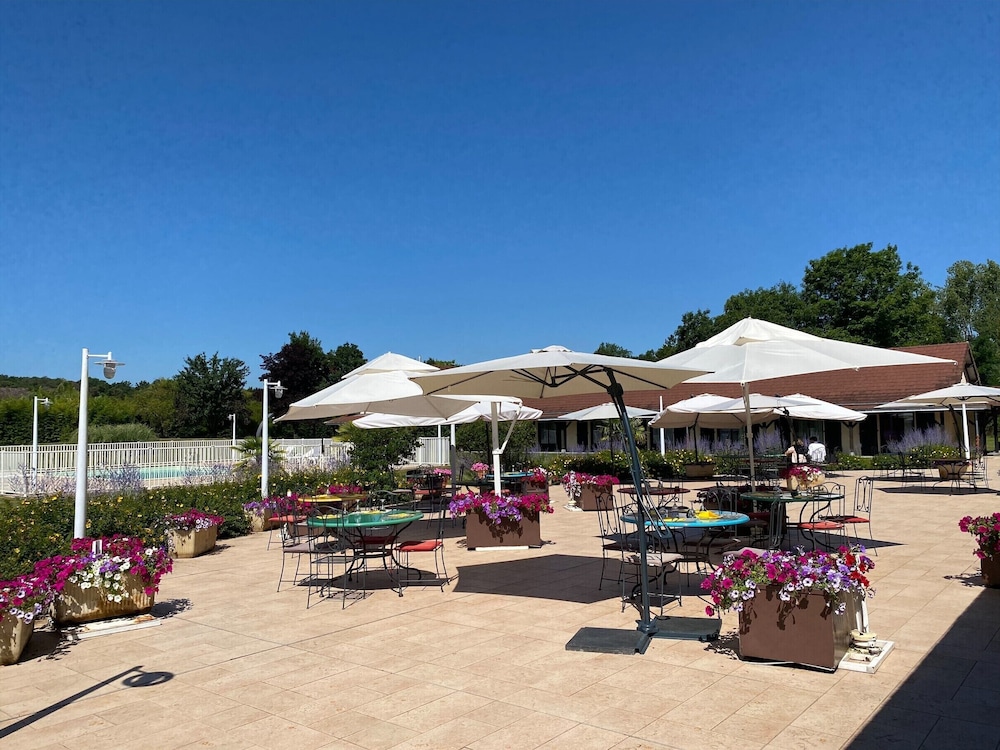 Mercure Auxerre Autoroute du Soleil 4/64