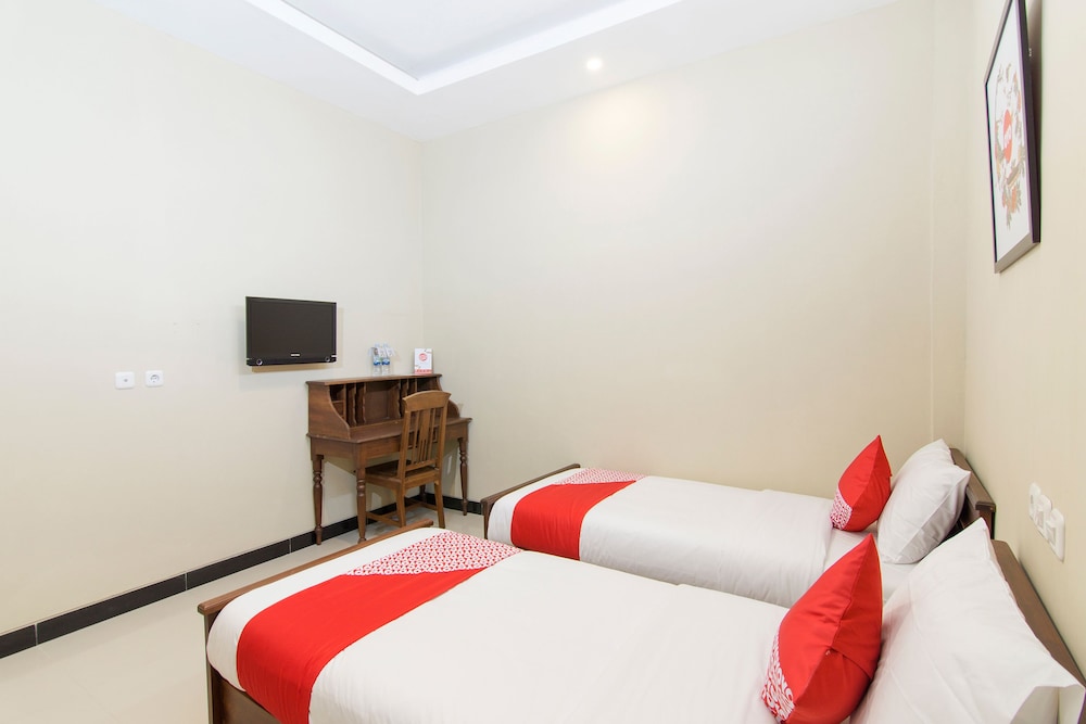 OYO 890 Dewi Fortuna Guest House 14/26