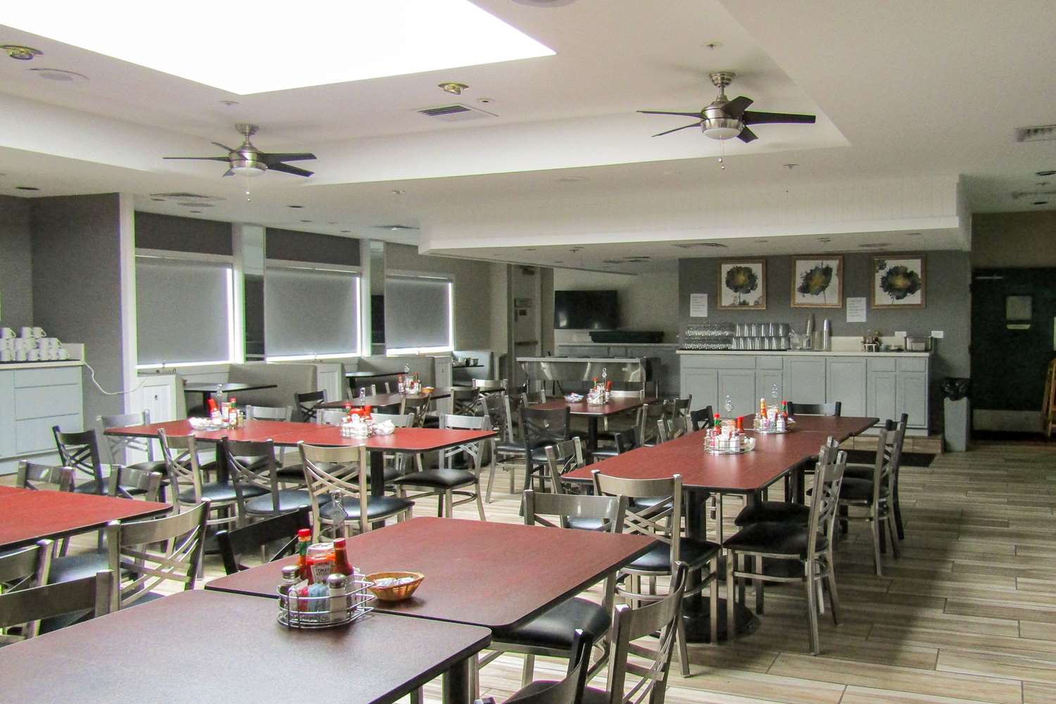 Clarion Inn Near China Lake Naval Station 30/43