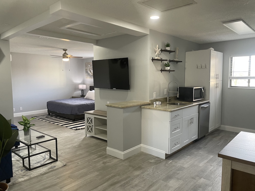 Sunny Palms Inn 23/31