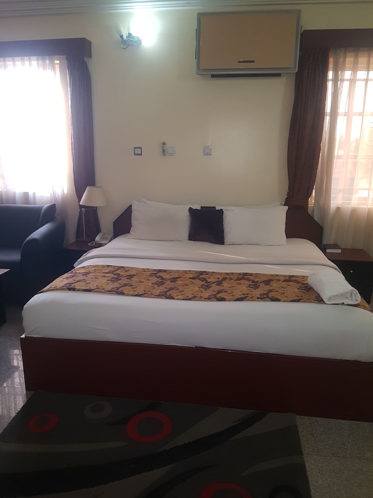 Zeina Suites Abuja 16/47