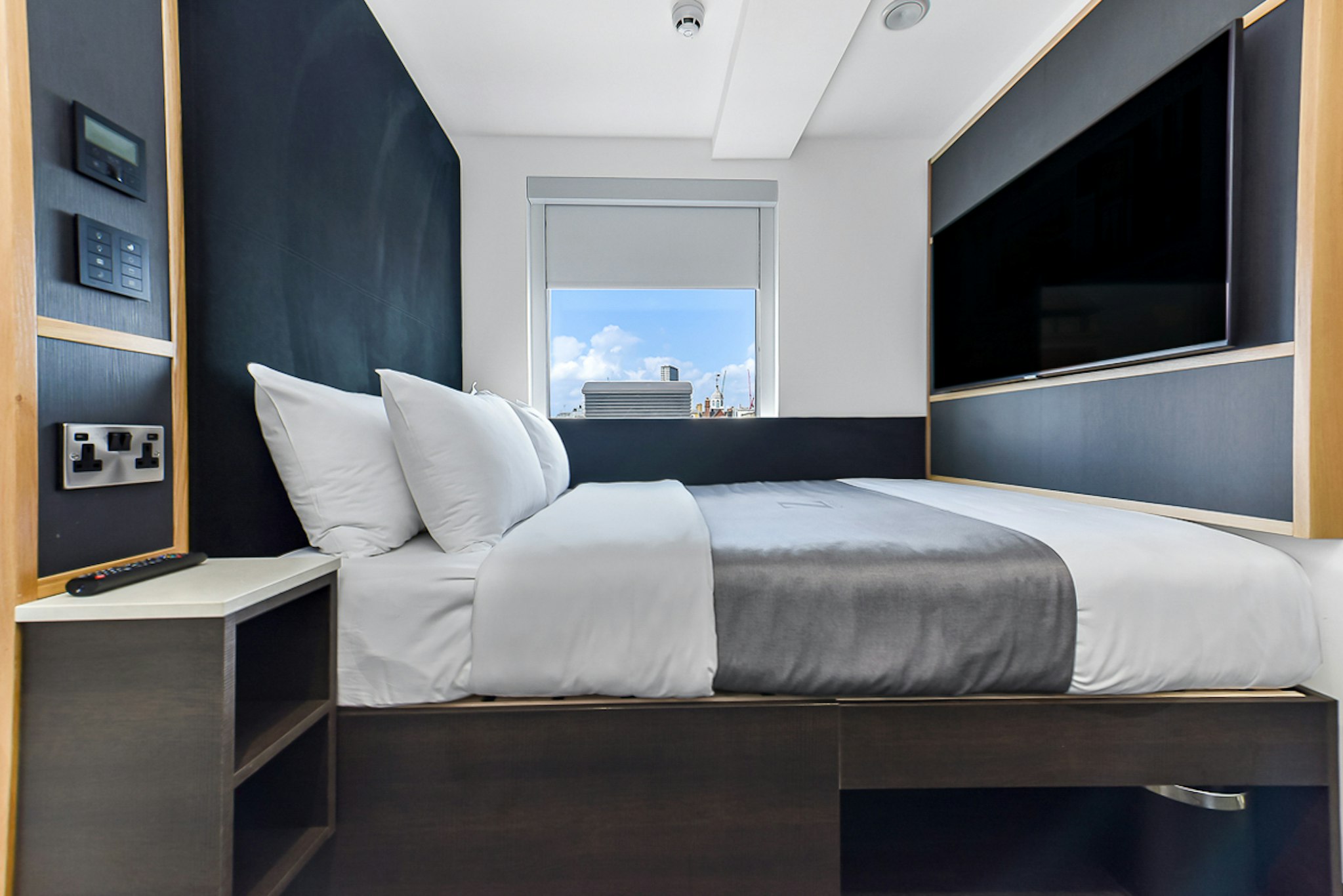 The Z Hotel Strand 11/25