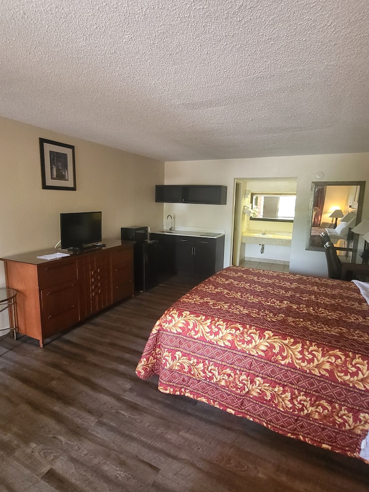America's Inn 17/22
