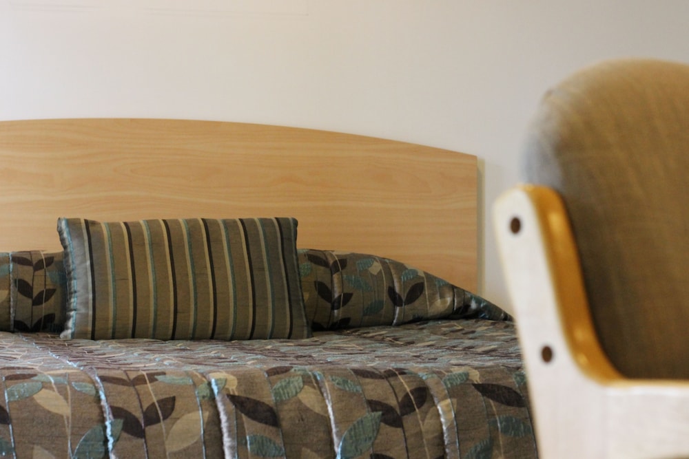 Greenlane Manor Motel 45/57