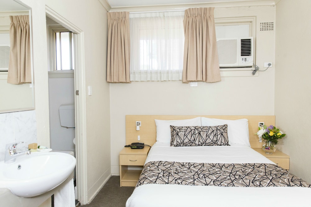 BATHURST MOTOR INN 14/59