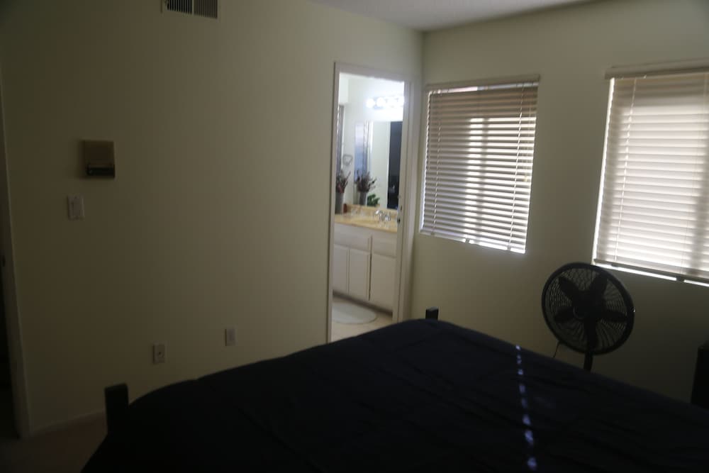 Mini Mansion in Hollywood Hills 26/47