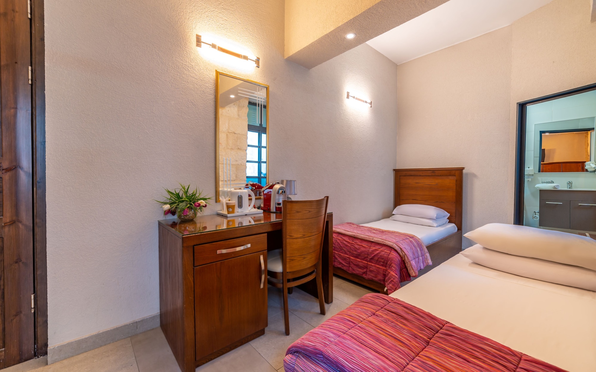 ROOM, TWIN BEDS, SMALL