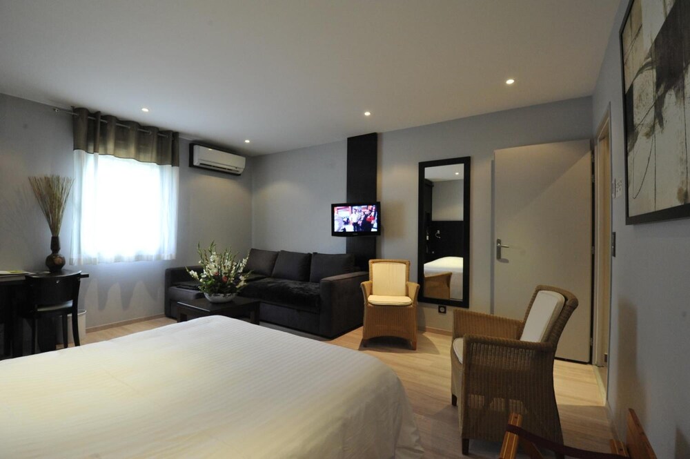 COTTAGE HOTEL 23/50