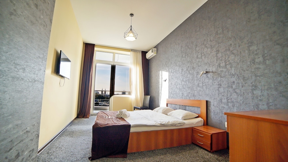 Mardi Plaza Hotel 8/50