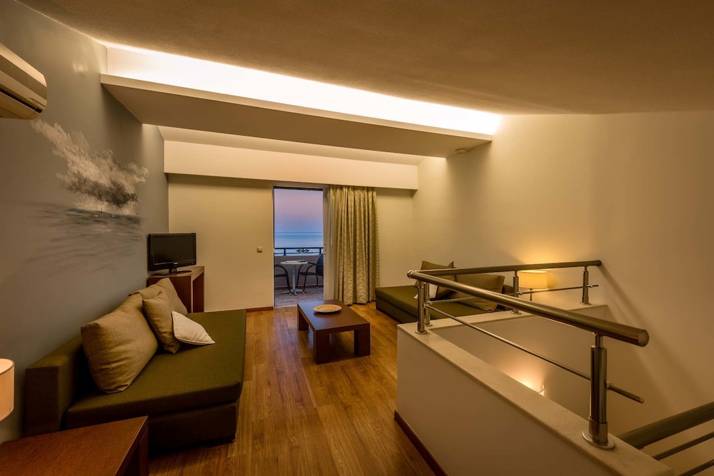 Mediterranean Beach Resort 51/65