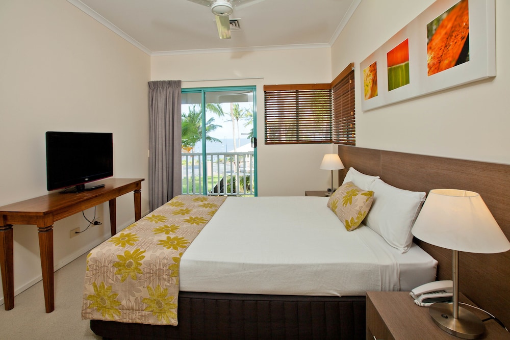 Coral Sands Beachfront Resort 27/59