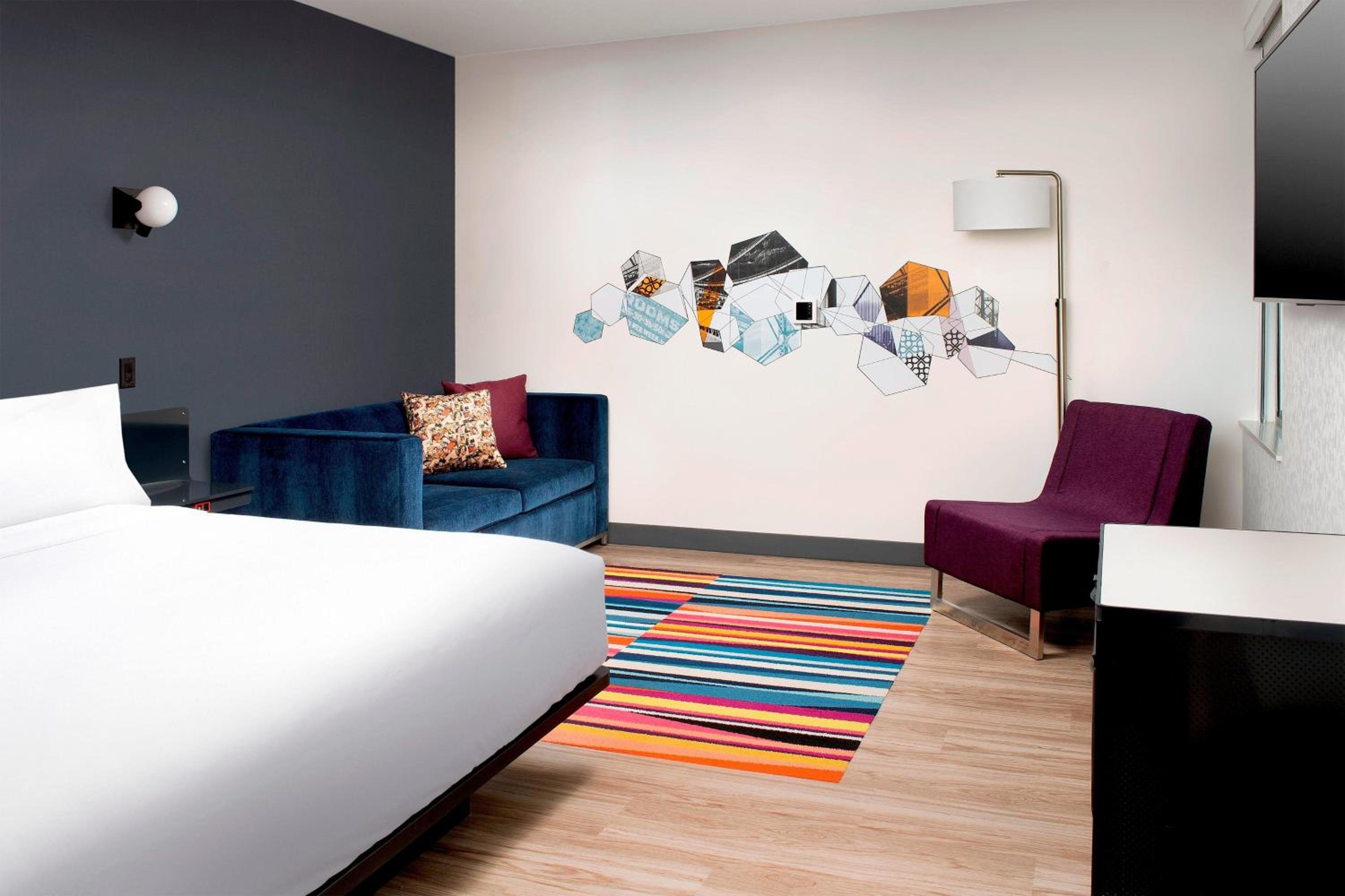 Aloft, Suite, King Bed
